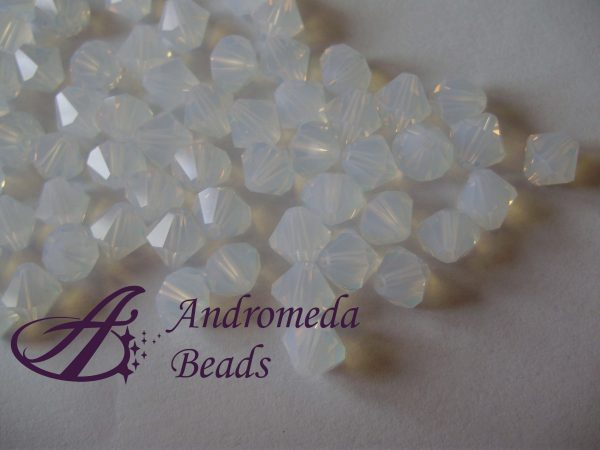 5 Cristalli Swarovski bicono 5328 6mm White Opal