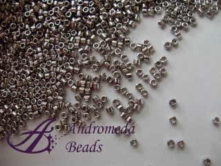 Miyuki Delica 11/0 colore 38 Dark White Gold 24k 2,5g