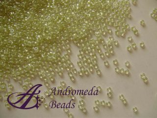 Miyuki Rocailles 15/0 colore 1527 Sparkling Peridot Lined Crystal 5g