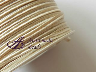1 Metro Sfuso di Piattina Soutache 3mm colore Avorio