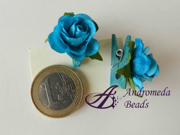 Rosellina in Carta con Molletta in Legno colore Turchese 1.7x2.5cm