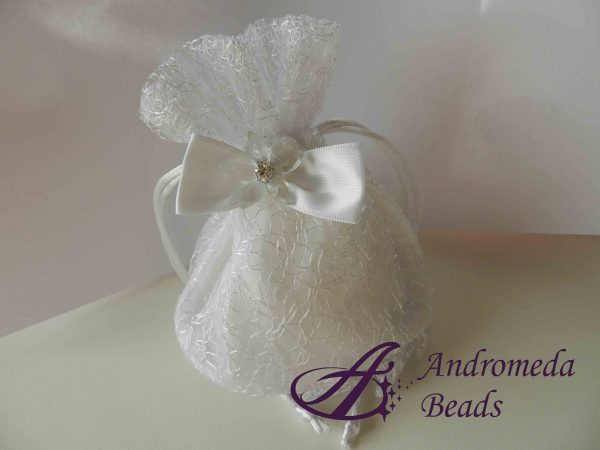 Sacchetto Raso Portaconfetti con Ricamo e Fiocco Bianco Neve 10x6x13.5cm